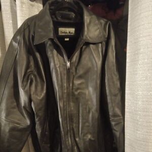 Mens black leather bomber jacket size 5XL